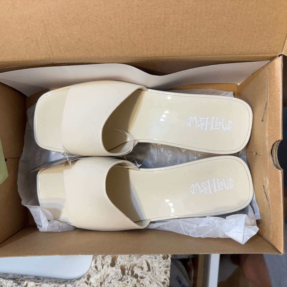 NWT Mad Love cream jelly heels